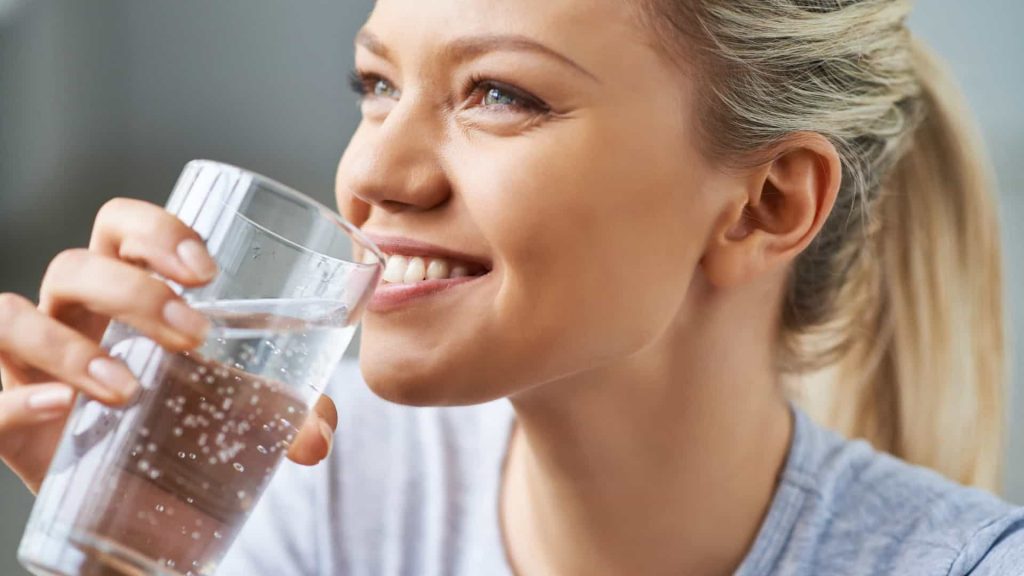 Benefícios beber água corpo