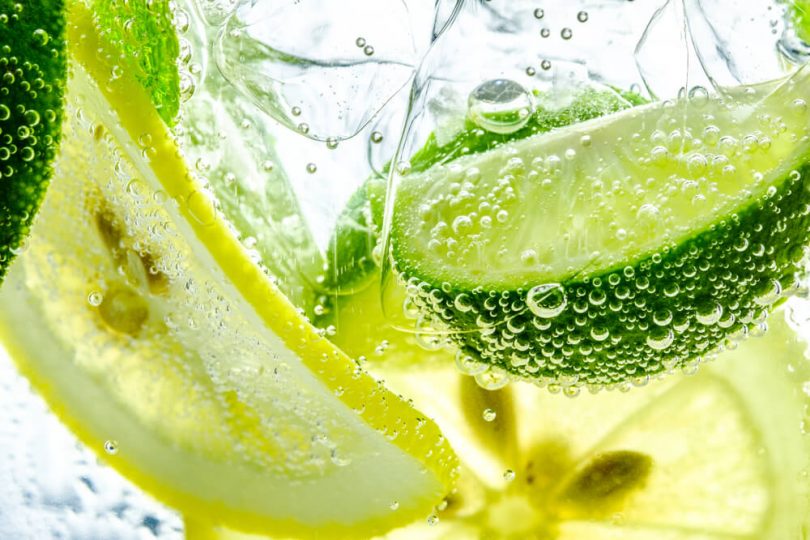 beneficios da agua com limão